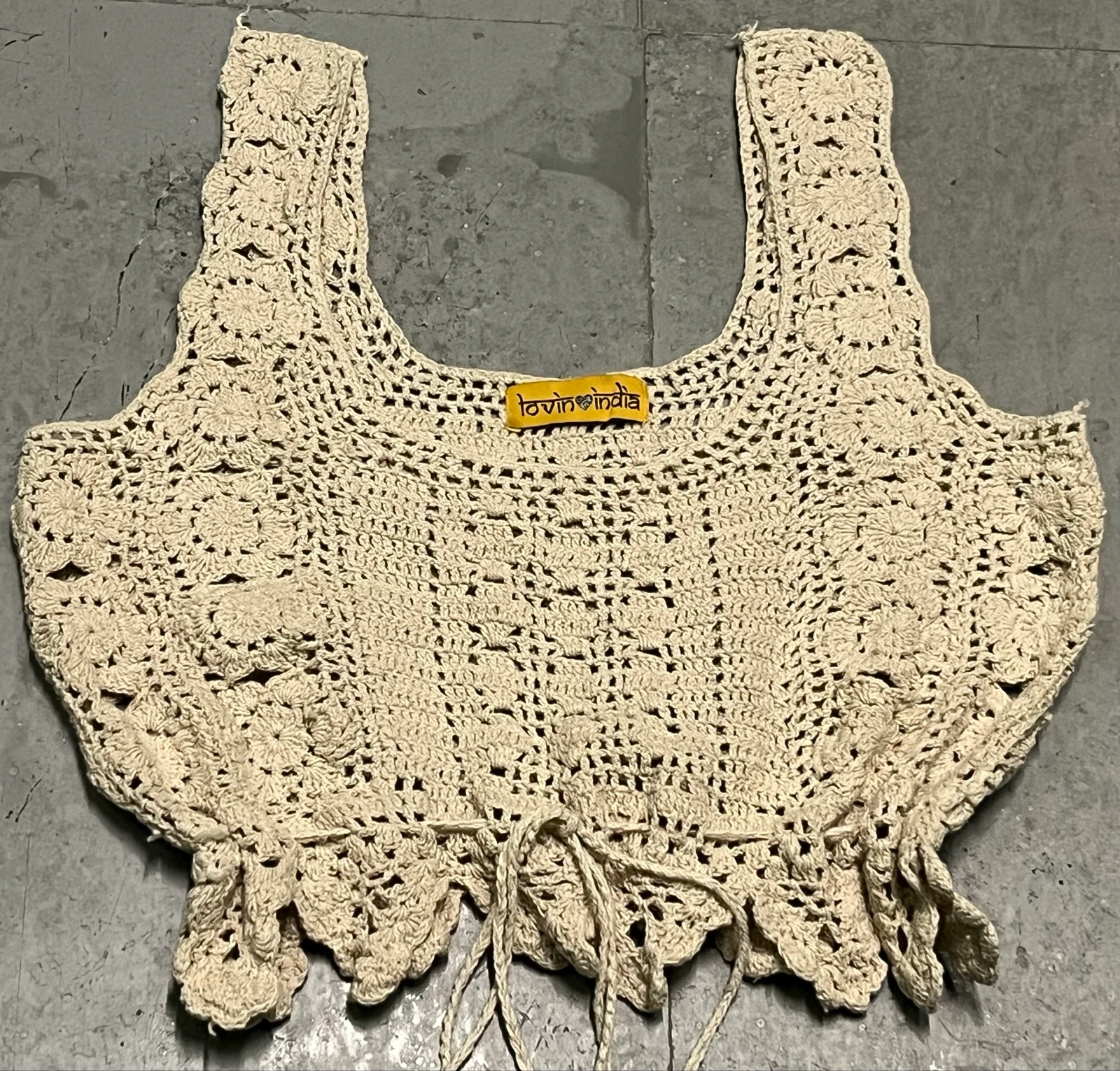Top de ganchillo corto beige